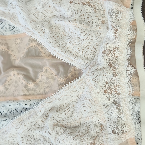 Victoria Secret Lace Tank Bra - Picture 3 of 7